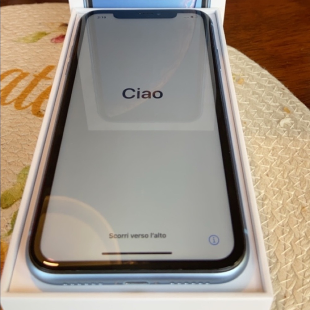 UNLOCKED IPHONE XR IN EXCELLENT CONDITION!